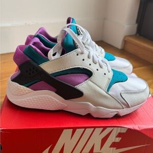 NEW WITHOUT TAGS: Nike Air Huarache White: Men’s 10/Women’s 11.5